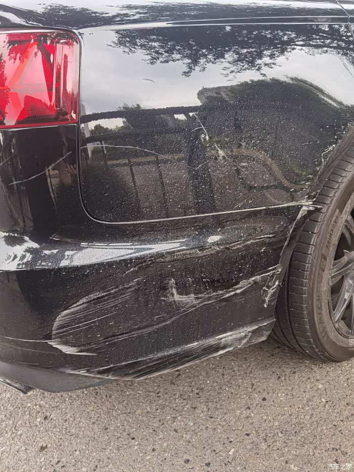 奥迪a6 保险杠裂了 是修是换? 4s店换的保险杠质量如何?