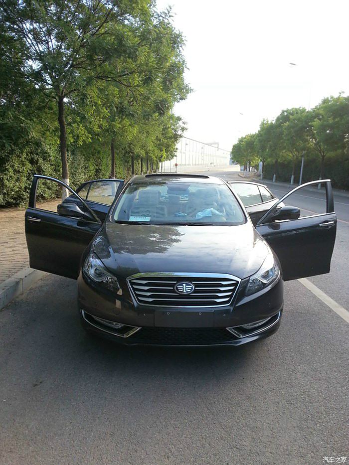 剛提車在大連灣棉花島練車的時候,先來個大鵬展翅,車頭霸氣有不失優雅