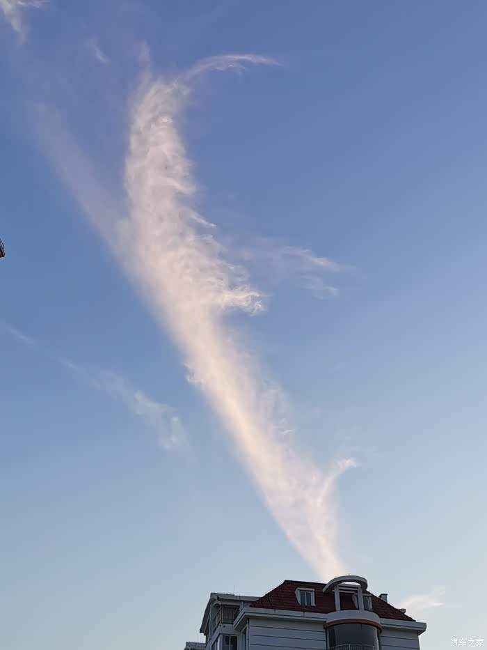 天空中像稻穗一样的云彩