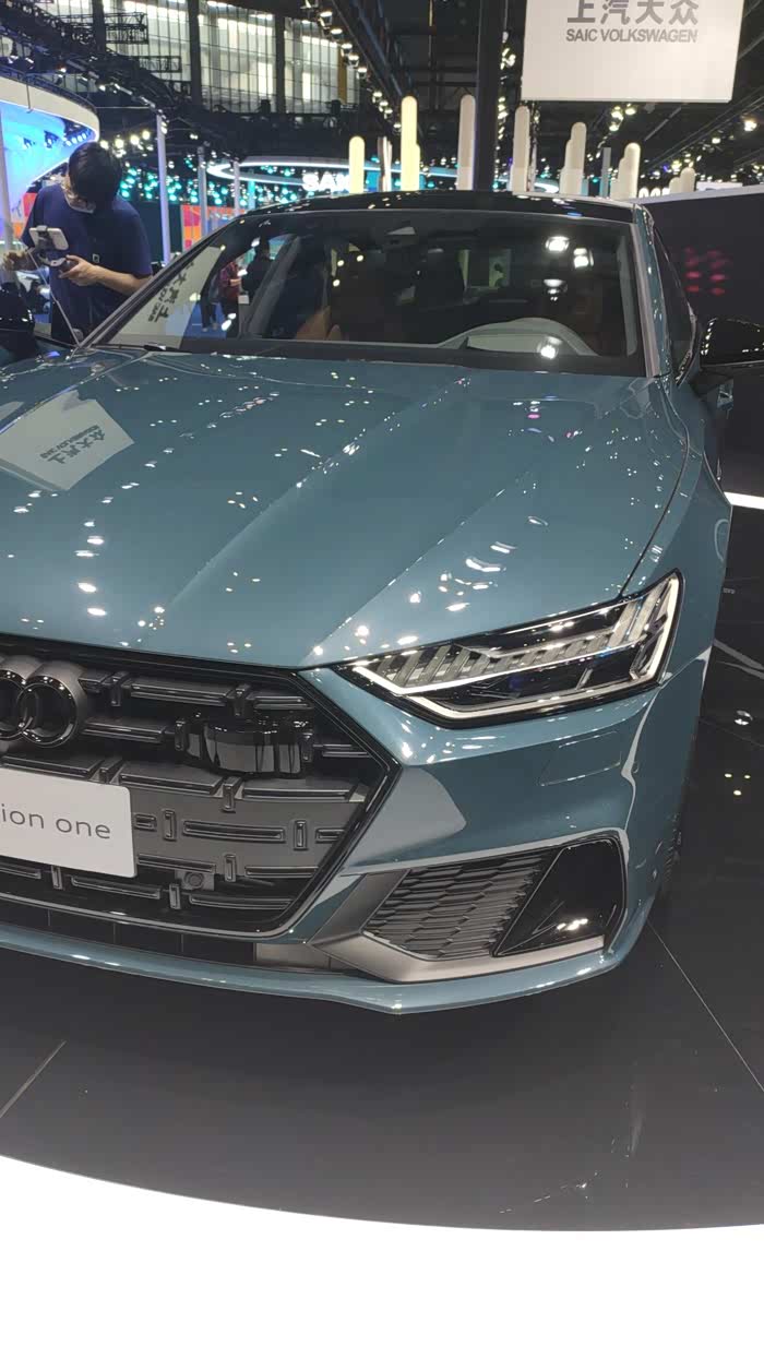 【2021上海车展】实拍全新奥迪a7l先行版