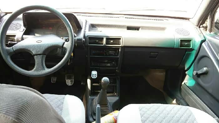 面带大家参观夏利经典内饰 中怪行