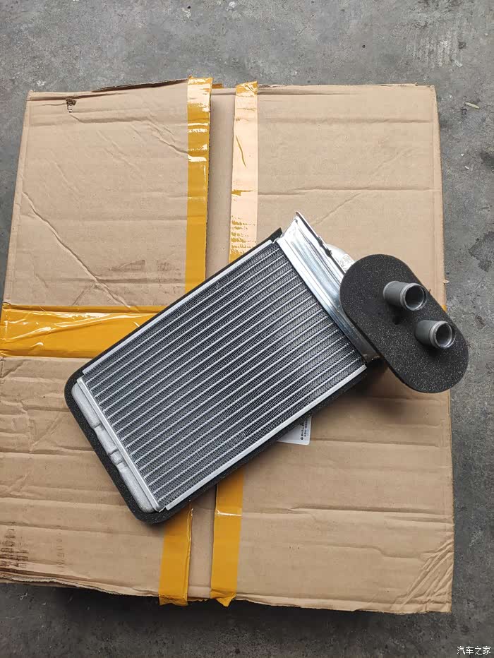 继爆水箱后买的捷达全铝小水箱到货开始更换