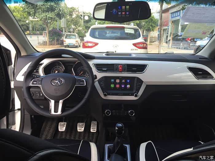 瑞风s2 除华丽的外观吸引我外,让我惊喜的是,s2里的内饰也