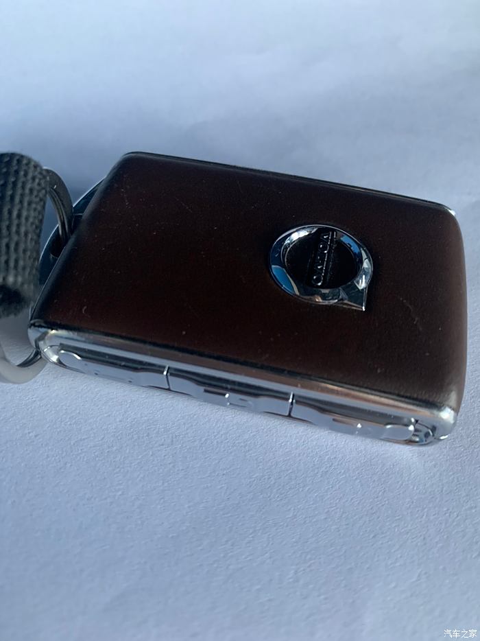 沃尔沃xc60钥匙充电图片