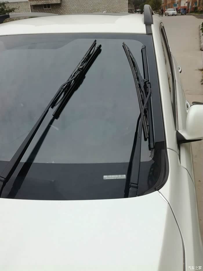 【图】以车会友,帮车友更换前雨刷器_长安cs35论坛_汽车之家论坛