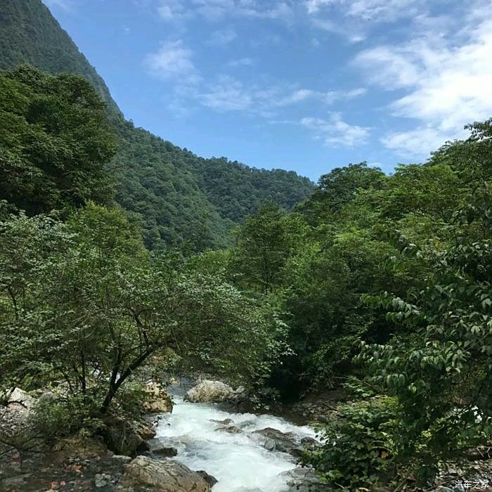 西嶺雪山大飛水景區