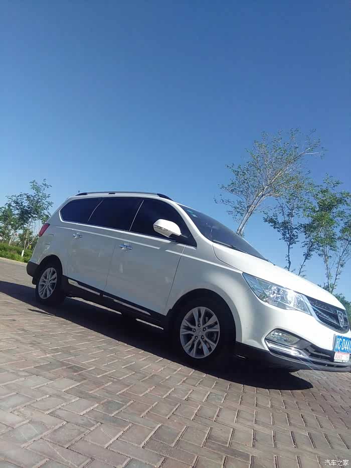 宝骏730白色大片多图谨入