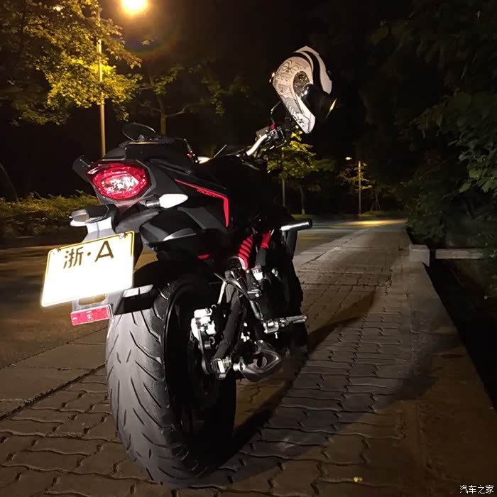 版主留情挥泪甩黑色黄龙300只限杭州区域爱车已出