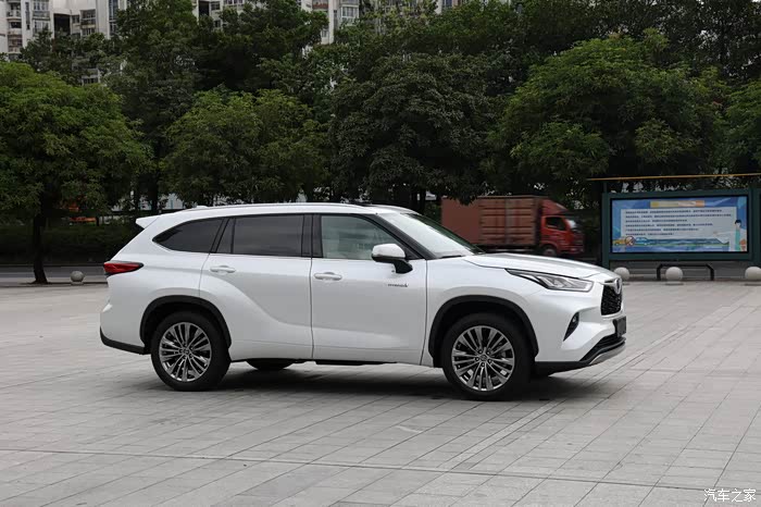 全新第四代汉兰达达提车作业尊贵版白外米内图文并茂