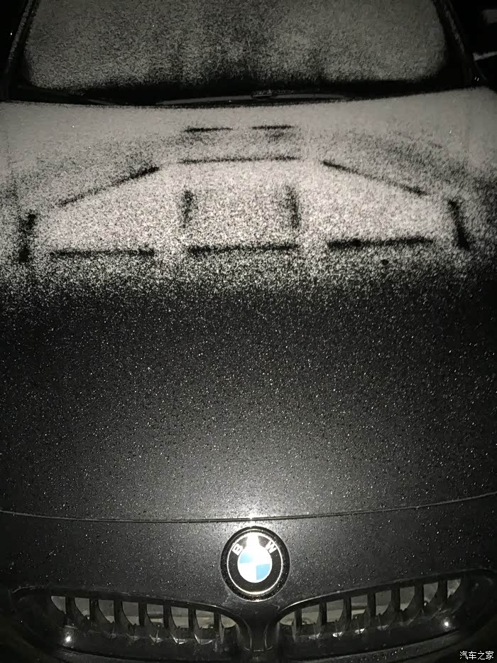 下雪了车上出现神奇图案