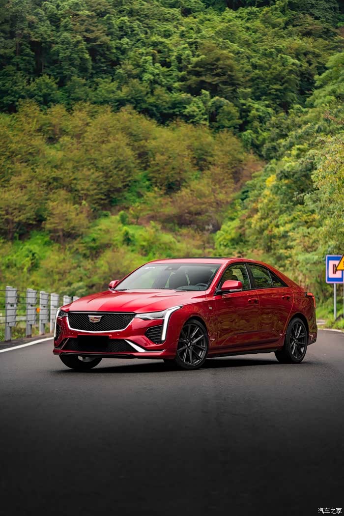 给予青春最美的礼物凯迪拉克ct4