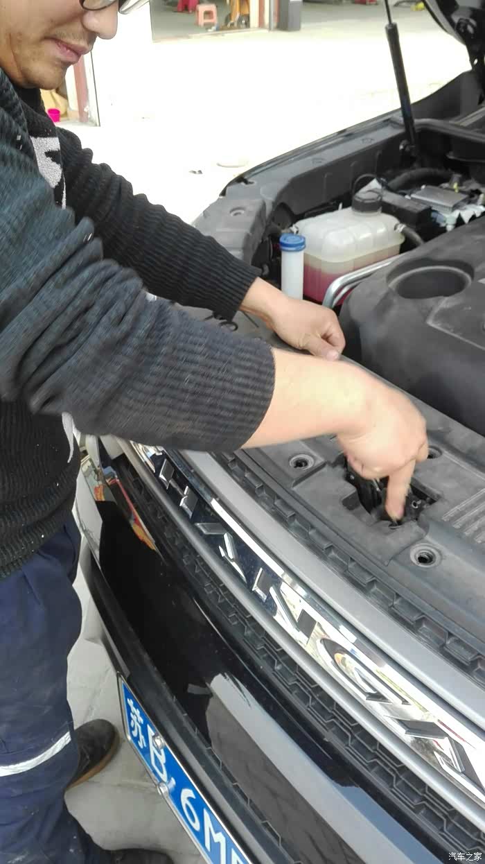 【无锡cs75车友会】照亮前行给75更换近光氙气灯