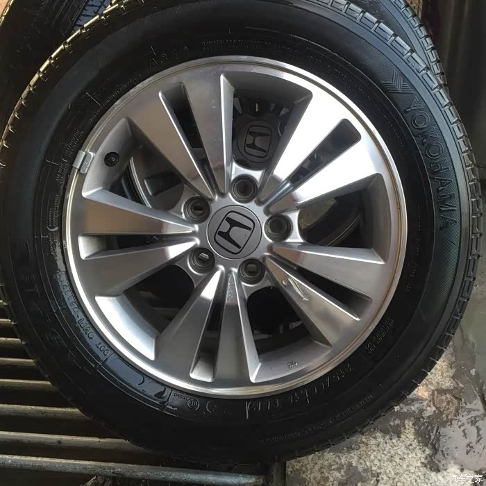 便宜处理八代雅阁轮毂一套九成新