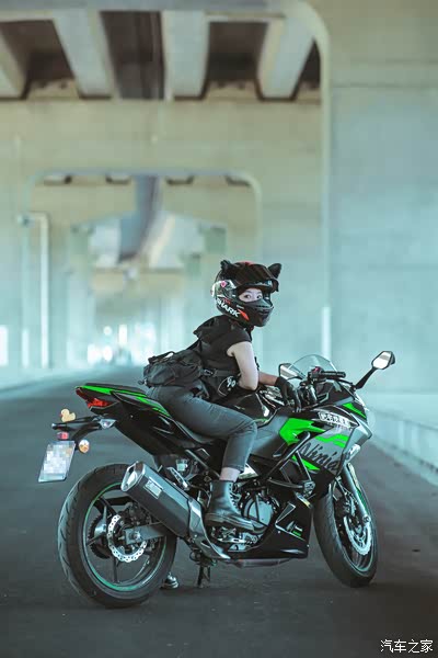 【欣车映像】京师女骑的钟爱座驾——川崎 ninja 400型机车!