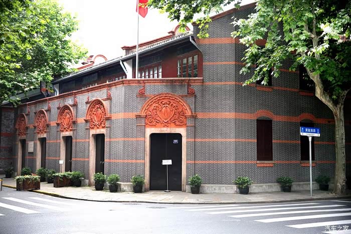 还在魔都逛吃逛吃魔都大啊怎么看都看不完到处都是风景