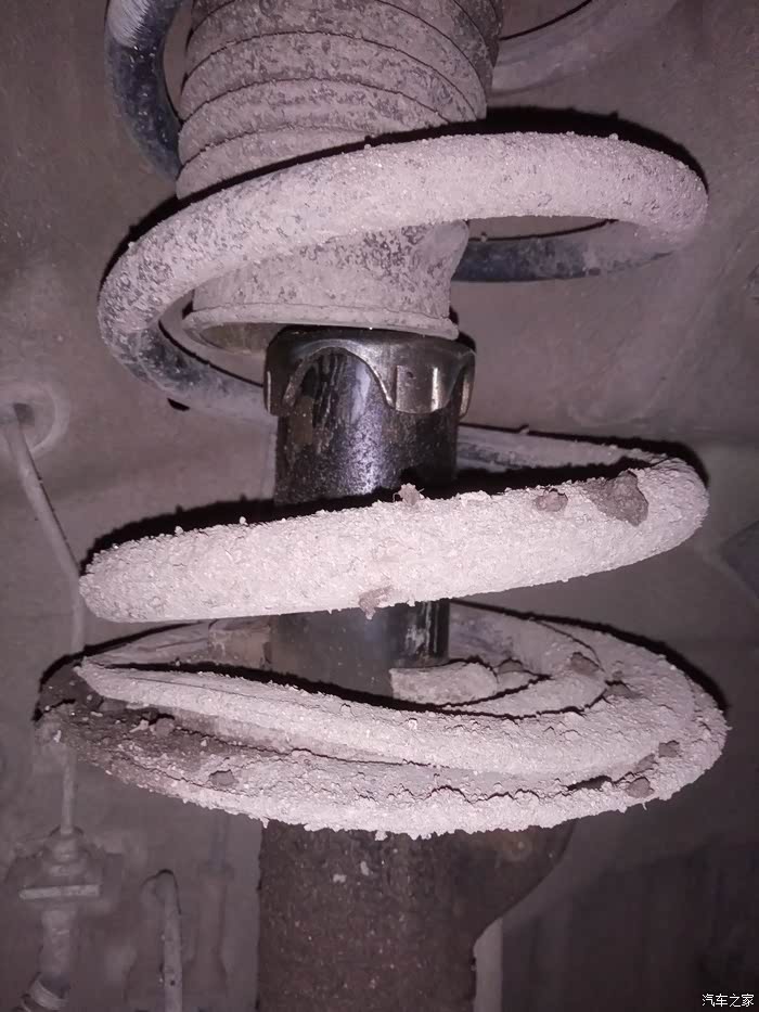 减震都漏油年前前侧漏油(始终没去售后换)今天换轮胎检查侧也漏唉我这