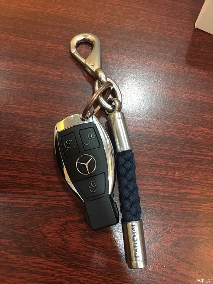 奔驰车钥匙亮光部分会掉色吗?