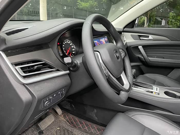 1079 | 回复: 13 长安cs35plus论坛 cs35plus内饰做工精致,用料厚道.