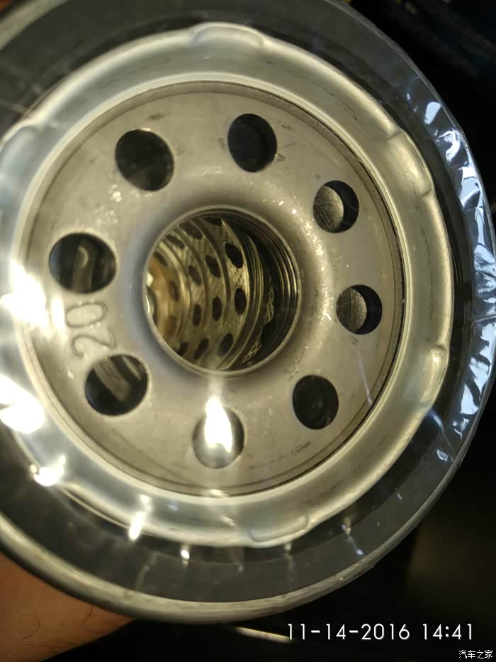 机油滤芯的对比 博世vs曼牌