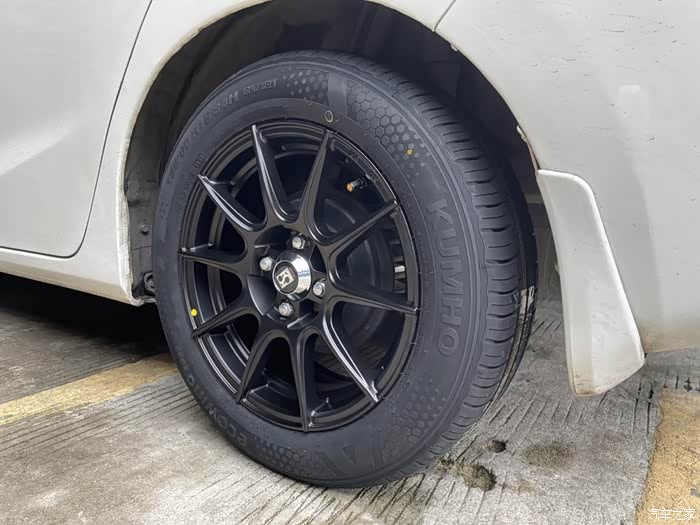 维修保养的日常本田飞度更换锦湖es333轮胎