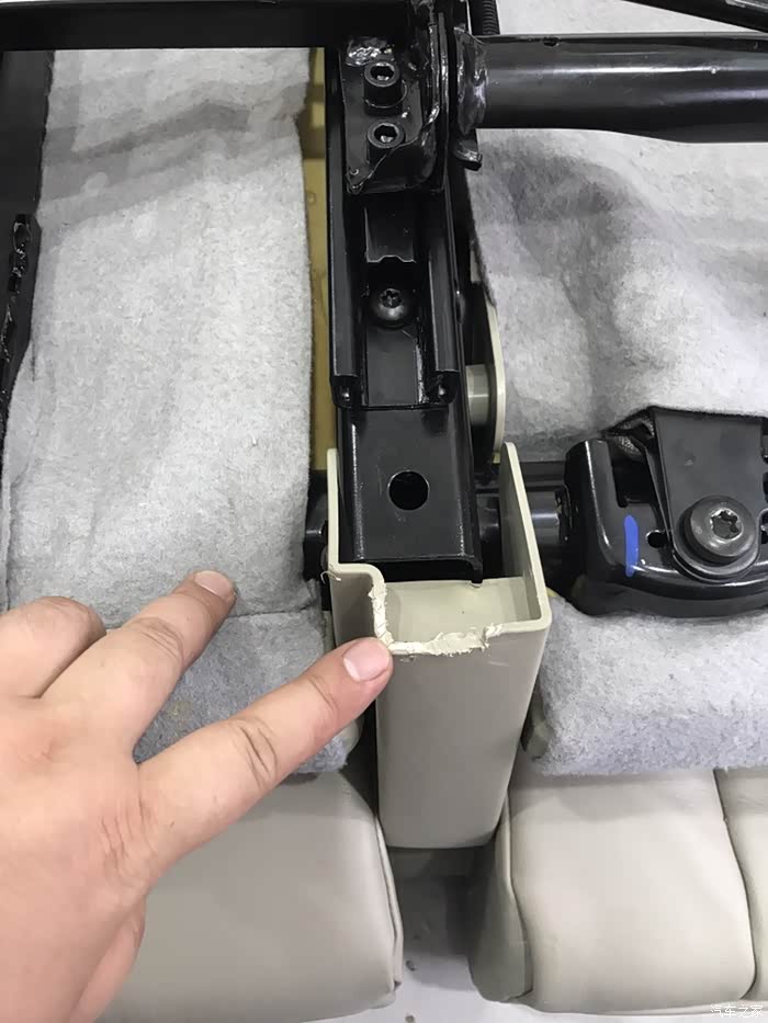 gl8 25s自己动手加装第三排滑动支架手记