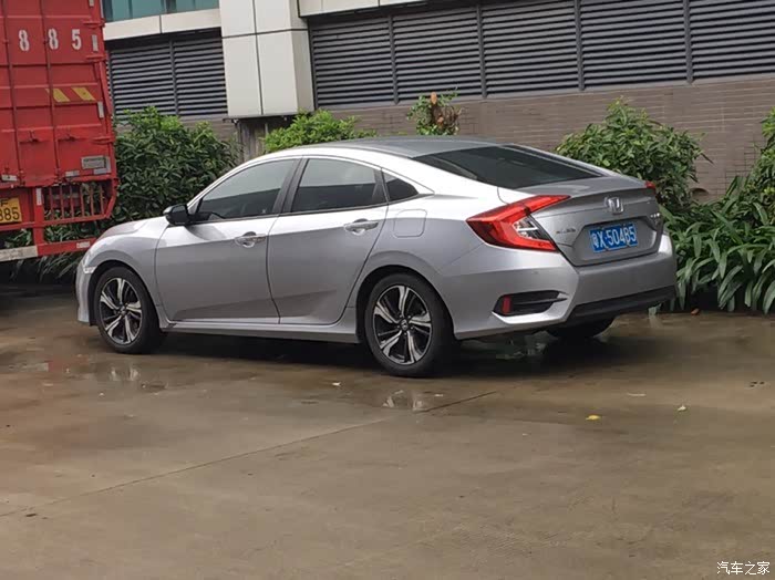 坐等十代思域圣辉银,这个颜色怎么样,老铁们图片甩上来.