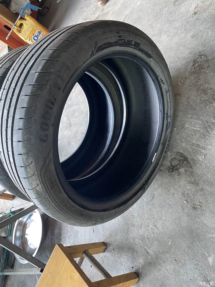 宝马3系是不是原配2254518的固特异f1轮胎