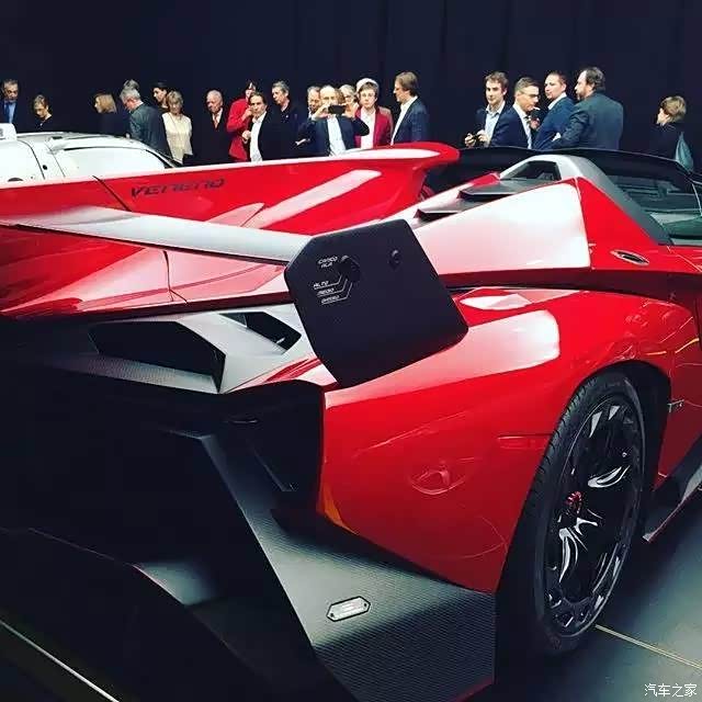 红色毒药兰博基尼venenoroadster红色辣马法拉利laferrari