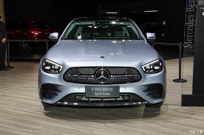 奔驰e350l外观更年轻内饰更豪华