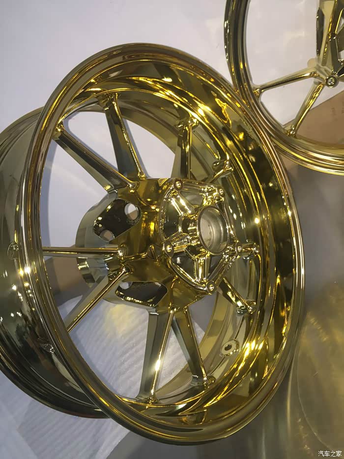 宝马s1000rr电镀轮毂前后对比