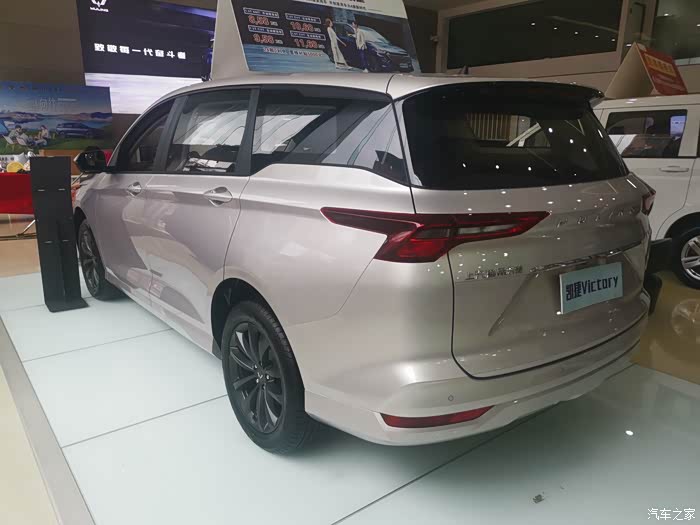 到店体验五菱凯捷,大四座舒适度