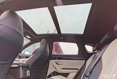 超大全景天窗,这个要得,哈哈哈