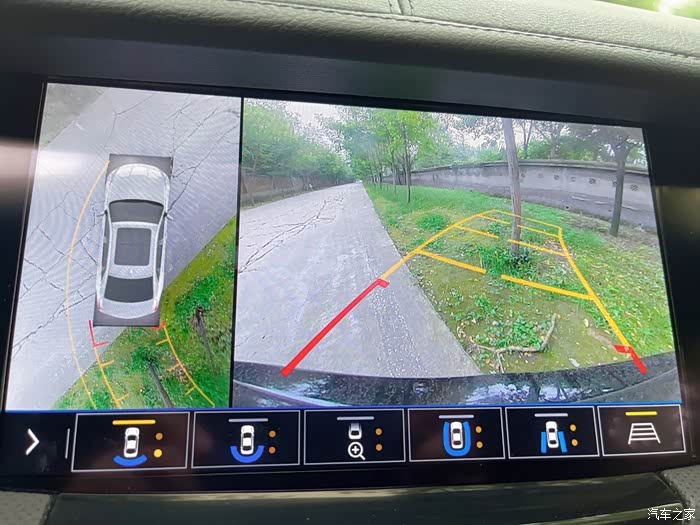 凯迪拉克360度全景影像,倒车影像看的特别的清楚,根本不用担心后面的