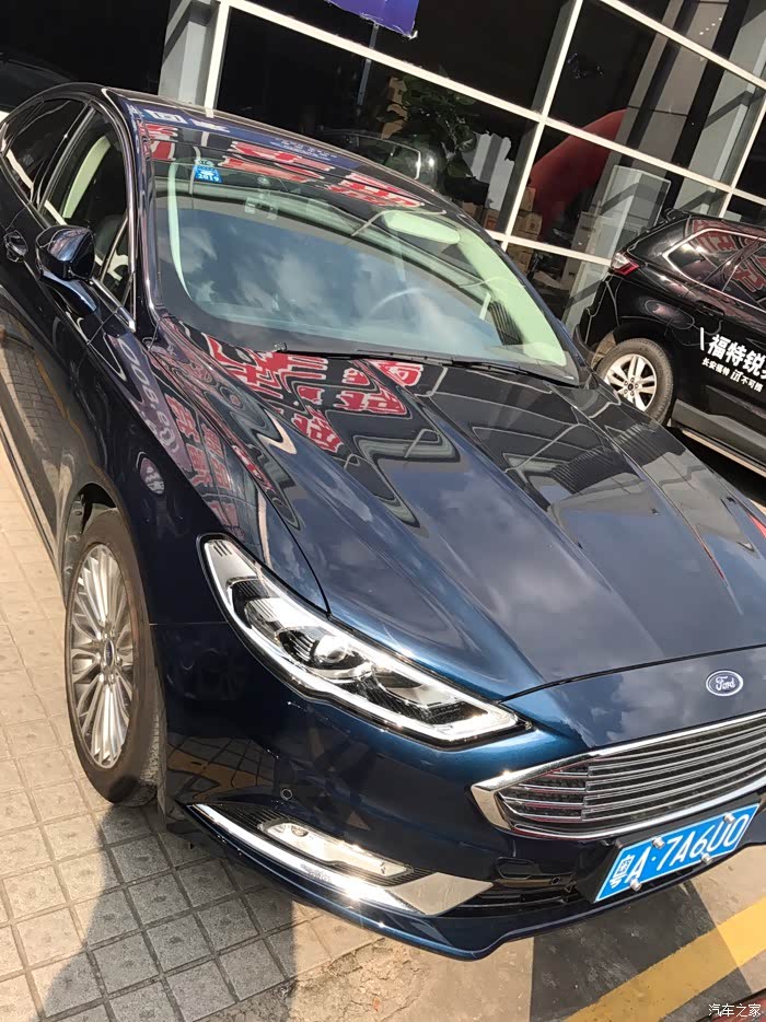 蒙迪欧,坦桑石蓝漆近照