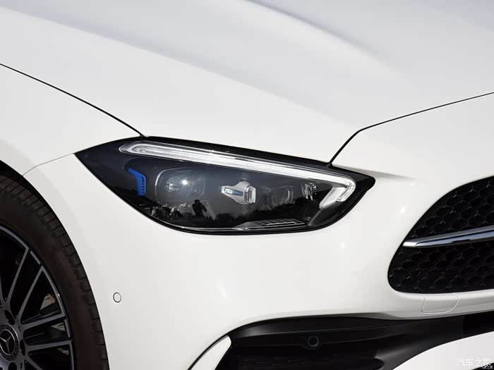 【图】看了新c大灯,忽然觉得e300l豪华的大灯好low好敷衍_奔驰e级论坛
