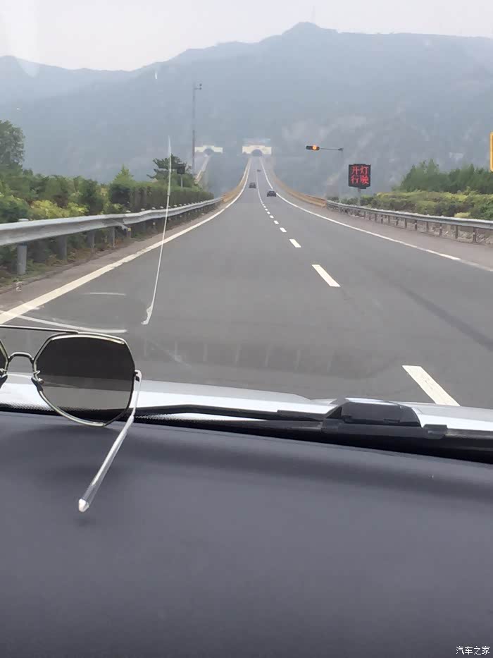 韩信岭隧道 特别美 可以相机没电了手机照不出效果