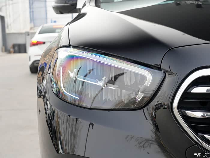 【图】看了新c大灯,忽然觉得e300l豪华的大灯好low好敷衍_奔驰e级论坛