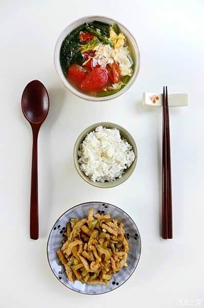简餐:一菜,一汤,一碗米饭