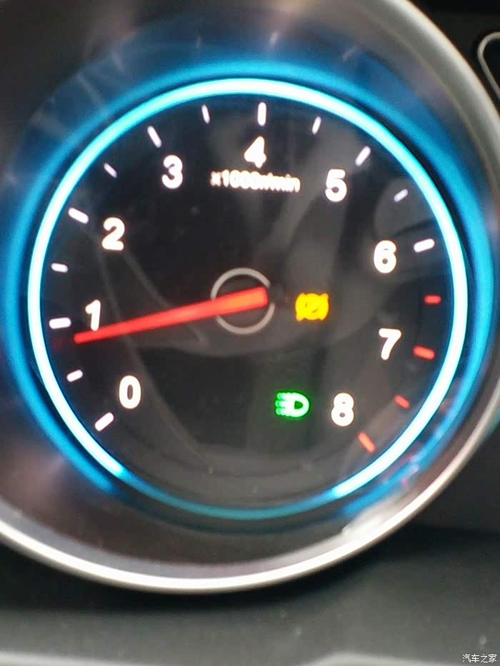 仪表盘上面显示的黄色p标志是什么