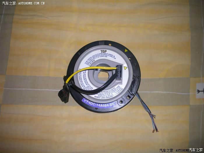 很多车主在改多功能方向盘换游丝但不知道游丝的工作原理和结构