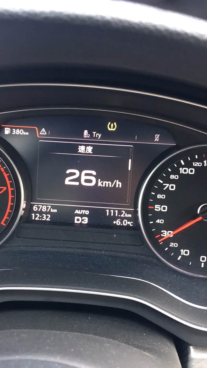 胎压不足吗?四个轮子都有气啊