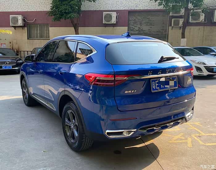 蓝色的哈弗f7阳光下很艳呀