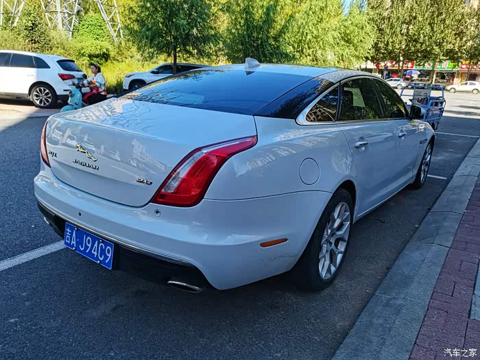 我的秀场我做主街拍最靓的仔捷豹xjl