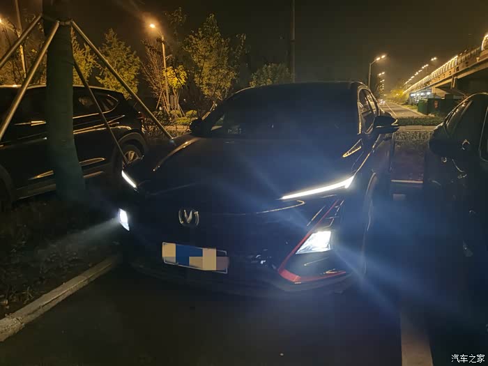 夜晚下的长安unit的灯光调节