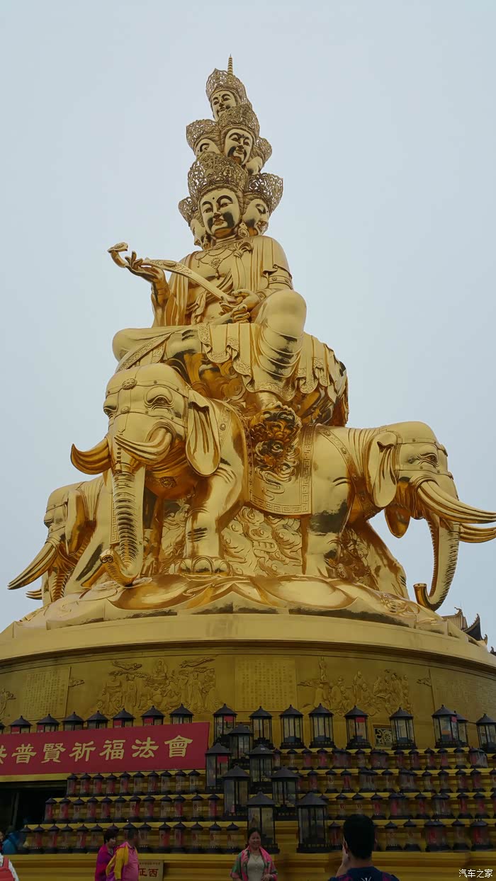 峨眉山,金顶的十面佛,佛佑众生.