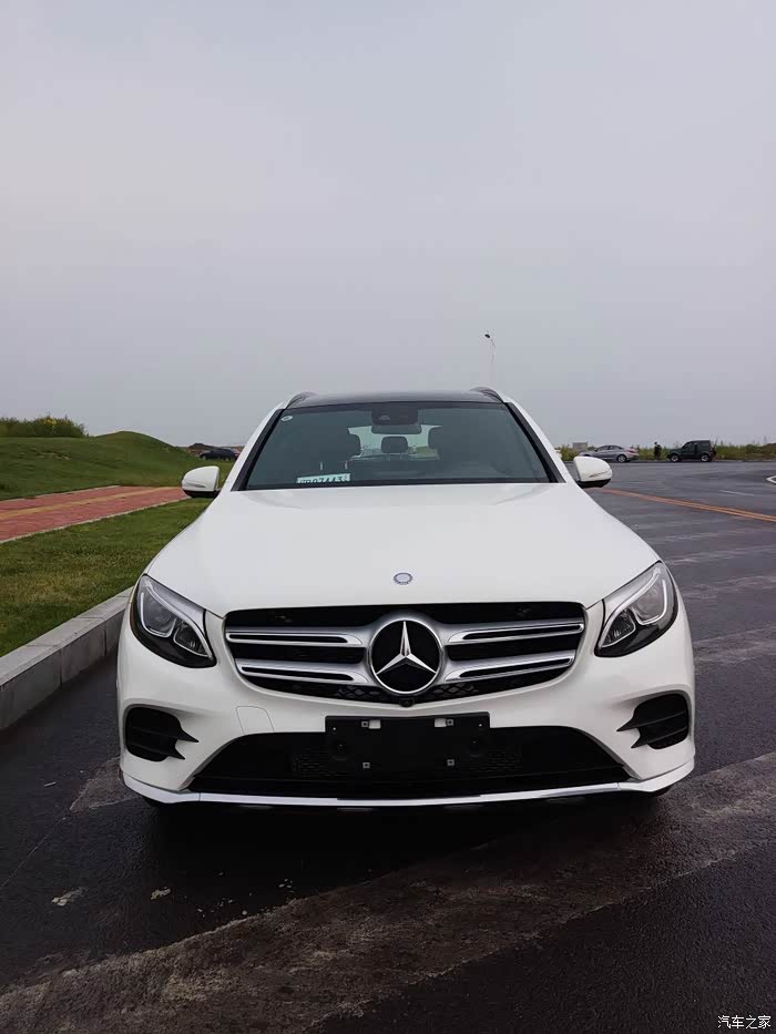 提完直接开到海边拍几张.807版的amg套件比香肠嘴谐多.