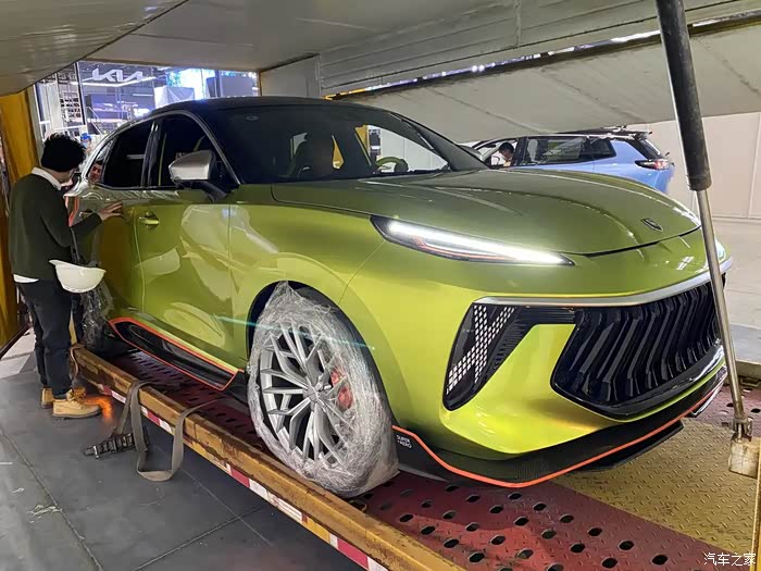 东风风行t5evo进行更加大胆的改造颜色亮眼个性十足