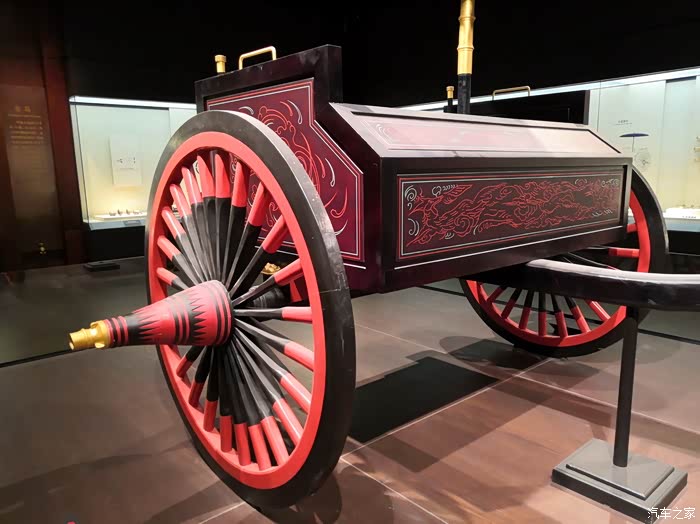 博物馆里看古车