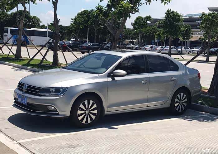 大家谁买 速腾1.4自动舒适雅士银,能发个实车颜色吗