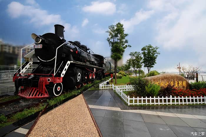 自驾爱车畅游下关火车主题公园